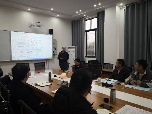 图4 李刚副经理在开班仪式上介绍本次研修具体安排和要求_副本.jpg 图4 李刚副经理在开班仪式上介绍本次研修具体安排和要求_副本.jpg