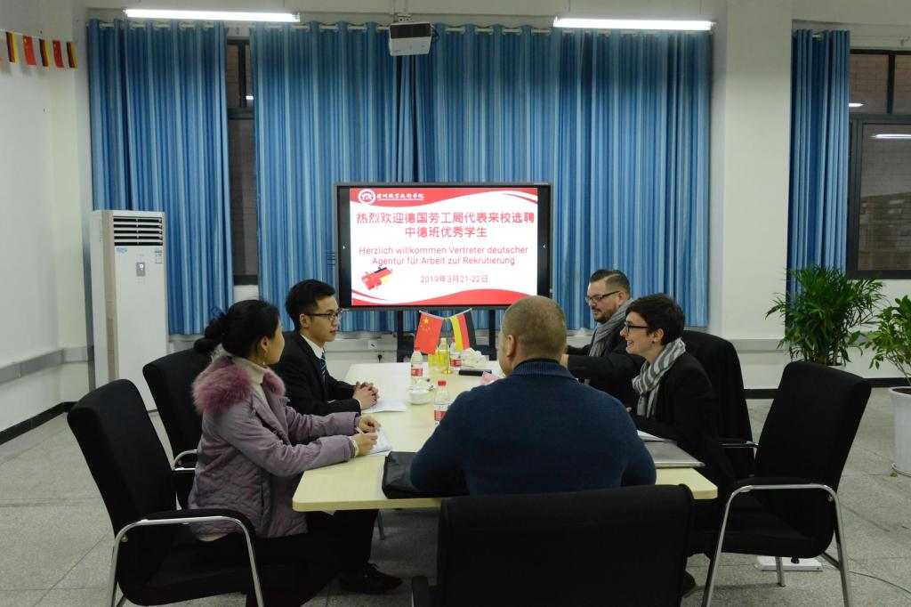 HWK_2099.JPG HWK_2099.JPG